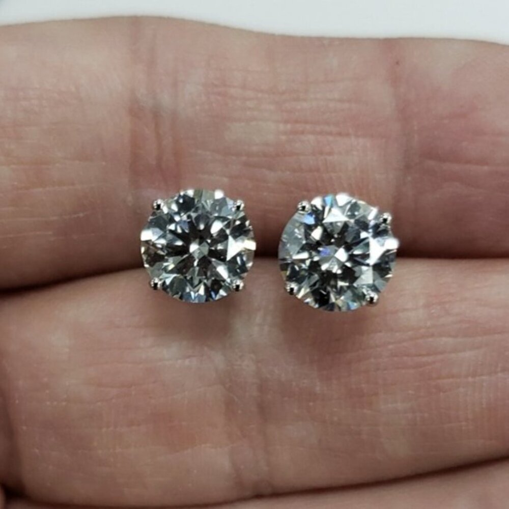18Kt Gold 5 Ct Lab Grown Diamond Studs Earrings